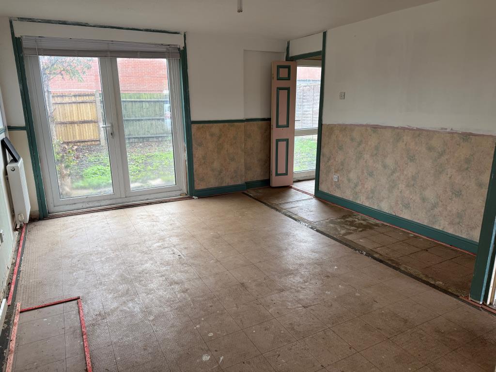 Lot: 107 - THREE-BEDROOM HOUSE IN NEED OF COMPLETE REFURBISHMENT - Living room with double doors to rear garden